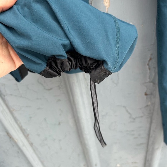 Lululemon Run: Right Round Pant, size 6 - Picture 13 of 14